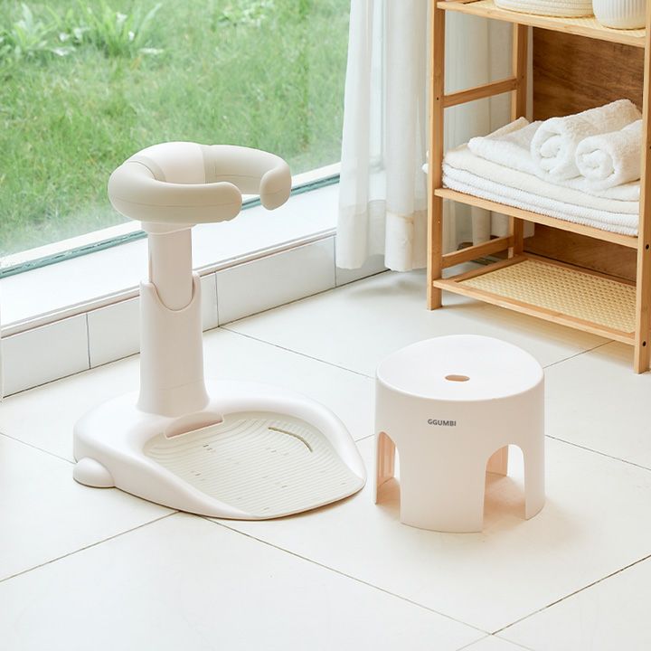 GGUMBI] 折りたたみ式シャワーガード バスチェア付き | GGUMBIストア